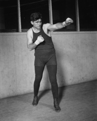 eneldeportengo1's tweet photo. 📌Eduardo Archetti analizó el boxeo argentino en su libro📕 El potrero, la pista y el ring.
Tomamos parte de su investigación a propósito de 🥊L.A Firpo 🥊y su influencia en el deporte🇦🇷 durante la década del 20.
https://t.co/AWkHD810Ge
#archetti #antropologo https://t.co/osyL6sb1Ru