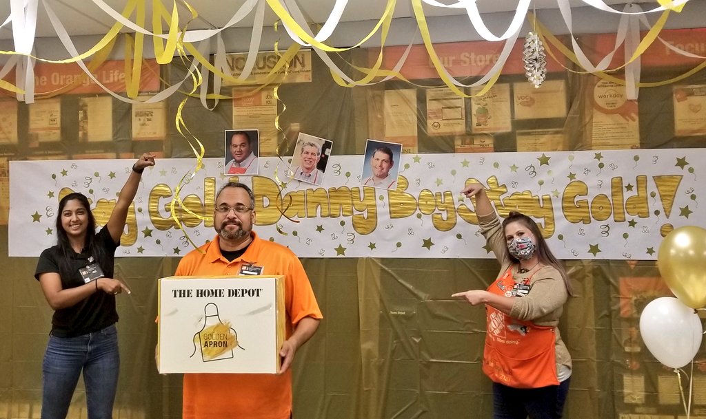 christinaiona87's tweet photo. Congratulations 🥳 Danny on your golden apron award. So proud of you😁 you deserve it! ⭐🏅⭐ https://t.co/gnjw18BqtK