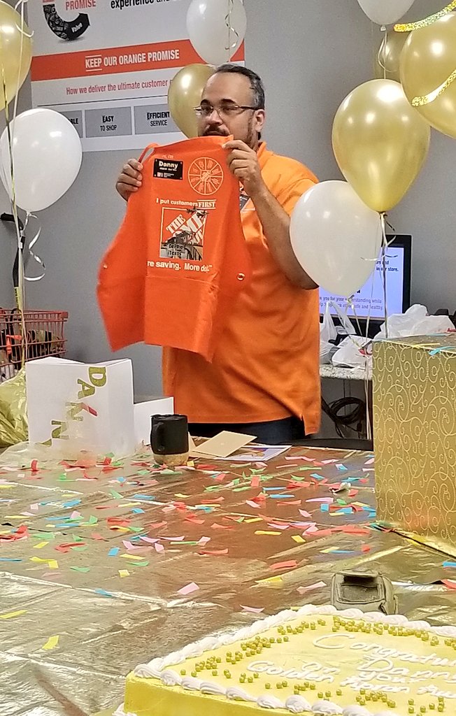 christinaiona87's tweet photo. Congratulations 🥳 Danny on your golden apron award. So proud of you😁 you deserve it! ⭐🏅⭐ https://t.co/gnjw18BqtK