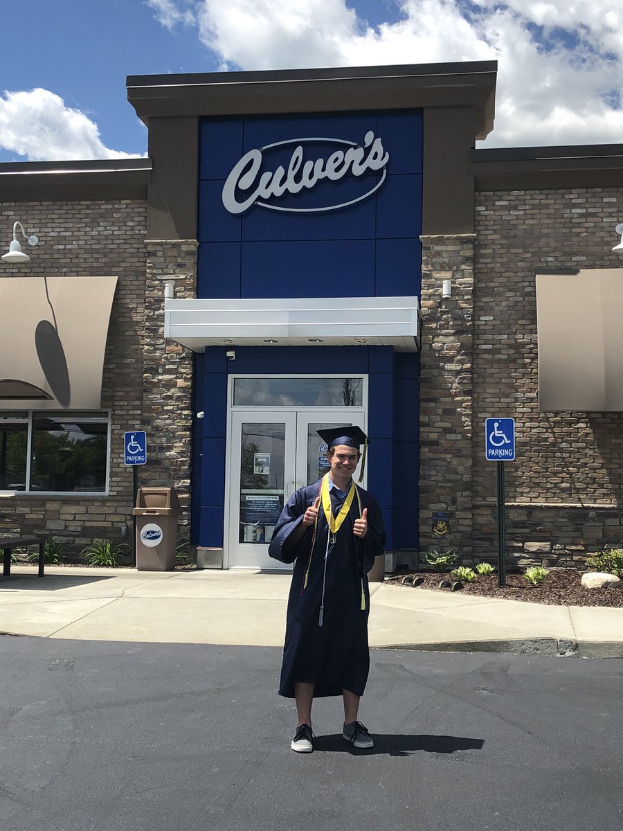 cass_giet's tweet photo. Drive through graduation. Next stop Culver’s @BGietek @culvers #hartlandMI #culvers #michigantech #graduation https://t.co/x7mQTEJvua