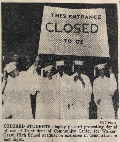 UMWAlumni's tweet photo. #UMW2020, march in cap/gown & be recognized. #OTD in 1950, WGHS (FXBG's HS for black students) held commencement @ Community Center. Grads told to use back door; they refused & marched. To honor them, meet @ Dorothy Hart Comm. Center @ 6pm. March to Shiloh for outdoor program. https://t.co/TZRryysg8I