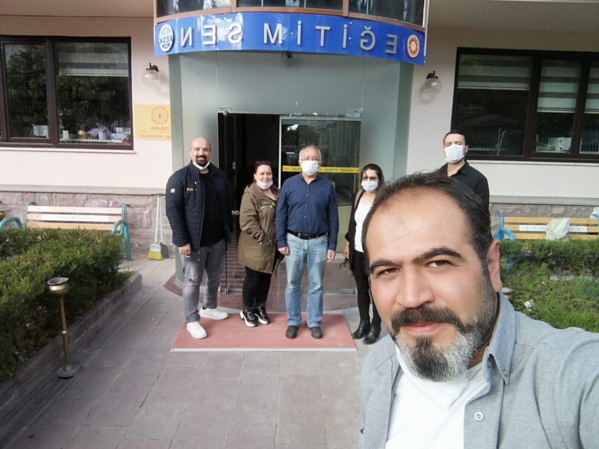 Eğitim-Sen Genel Yükseköğretim ve Eğitim Sekreteri Sn. Özgür BOZDOĞAN'ı ziyaret ettik.
Sektörün sorunları istişare edildi.
ÖZRÖ-DER'in kurulması ile ilgili memnuniyetlerini dile getirerek destek vereceklerini ifade ettiler.
Kendilerine teşekkür ederiz.
<a href="/ozbozdogan/">Özgür Bozdoğan</a> <a href="/egitimsen/">Eğitim Sen</a>