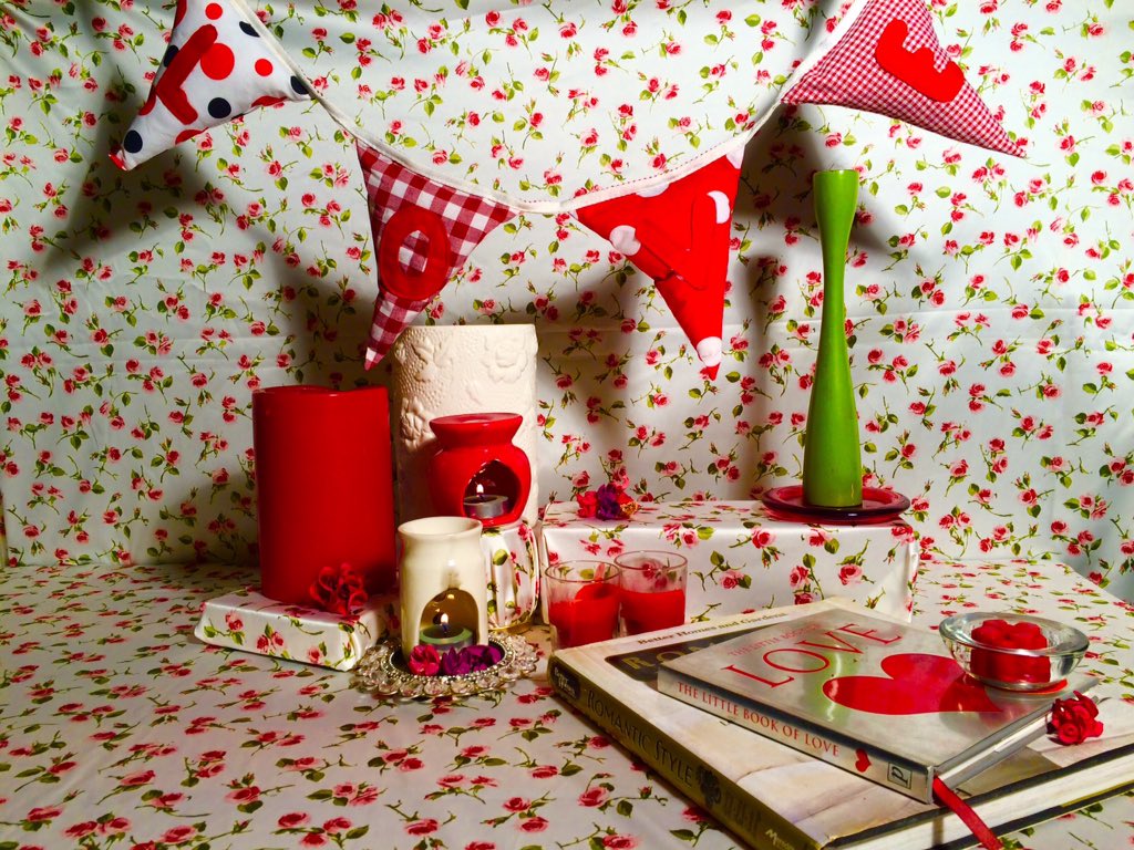 MarqueeVisual's tweet photo. Day 17 of my 21 Days Visual Story Telling Challenge

TRULY MADLY DEEPLY❤️❤️❤️

Having setup countless Valentine's Day Displays for various brands over 20 years its quite natural that this had to be part of my #21DaysChallenge series.
#visualmerchandising #vm #ValentinesDay https://t.co/zIANt6JOI2
