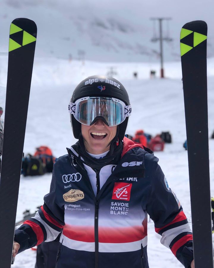 Top_Ski_News's tweet photo. [Devinette]
A gauche, @JennyPiot a le masque
A droite, c'est grand sourire
Mais pourquoi donc ???
#BacktoSki #AlwaysSmiling
Photo facebook Jenny Piot https://t.co/WZC7JXXZ8S