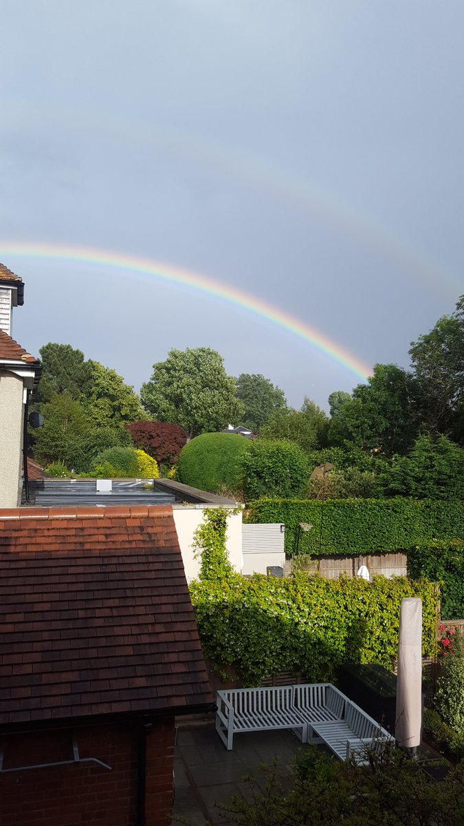 TDResidents's tweet photo. Lovely rainbow over #ThamesDitton tonight https://t.co/wH9D46NgGG
