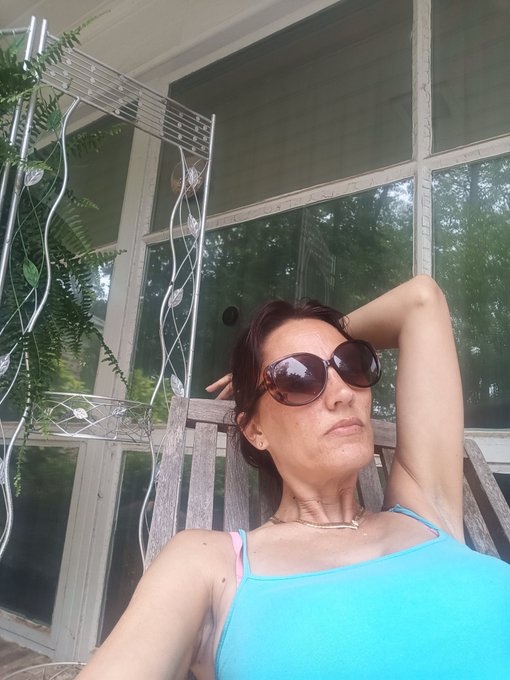 It's really hot right now I wasn't feeling good yesterday got to go clean up dog poop before my yard<a href="/tag/independenceday2021"class="tags"><span>#independenceday2021</span></a>