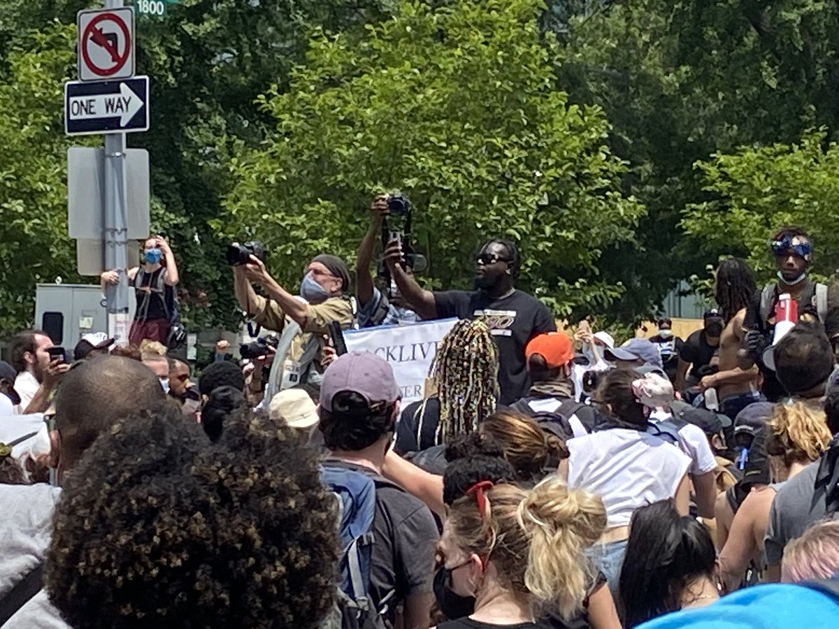 monabenach's tweet image. 19th and H. #BLMDC #BLM
