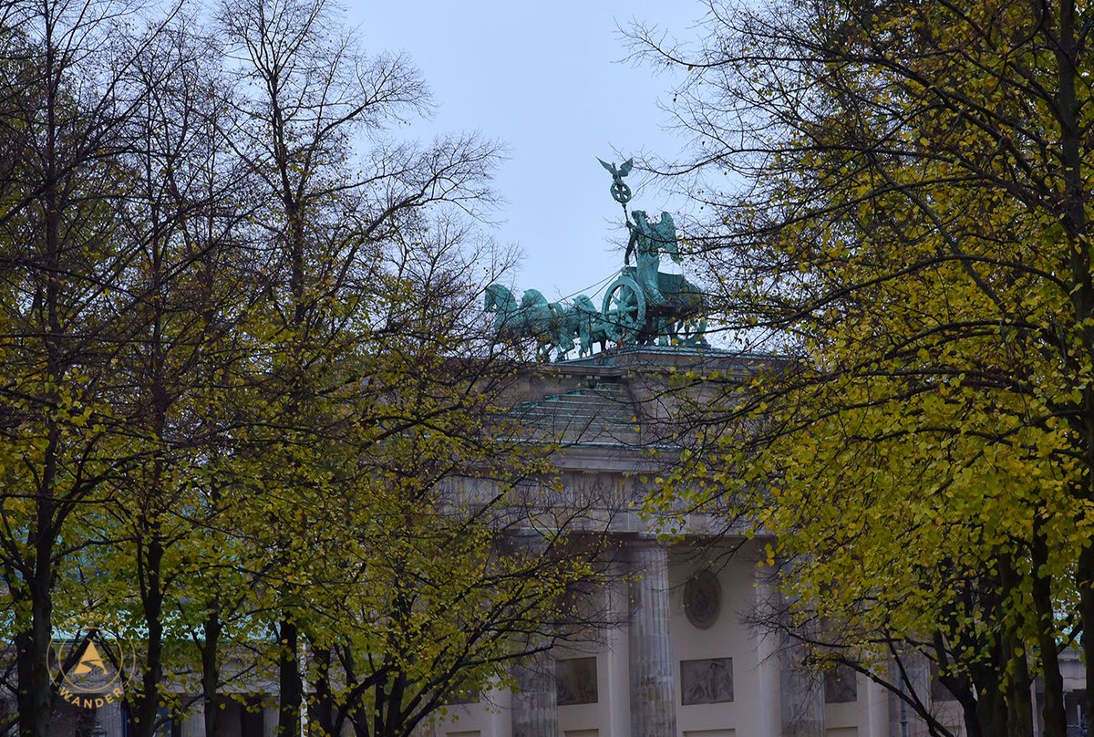 TheUrgeToWander's tweet photo. The Goddess of victory rides off into a fall evening on a chariot pulled by four horses. She was stolen once, by an emperor, no less, then returned, dismantled and only placed back in the late 90's. Where in the world is she? #QuizTime https://t.co/xoAZ7roCYT
