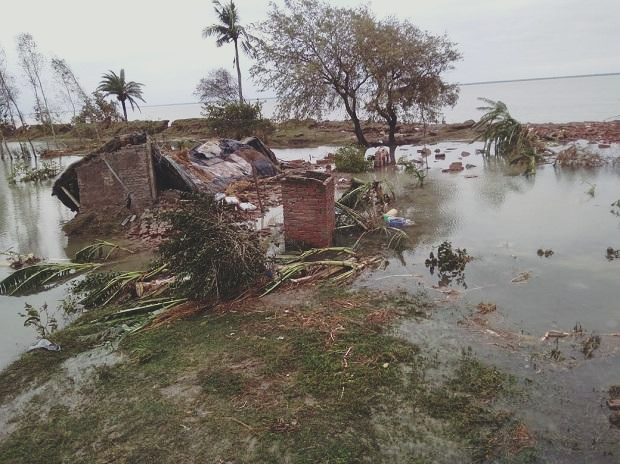 Holdhands_H3's tweet photo. This is a gratitude post.We would like to thank each and everyone of you who believed in us and reached out with financial support.A special mention to #BengalisInHyderabad group on Facebook for holding our hands in this crisis and being a part of this project.
#AmphanReliefWork https://t.co/gEq4qPnSn9