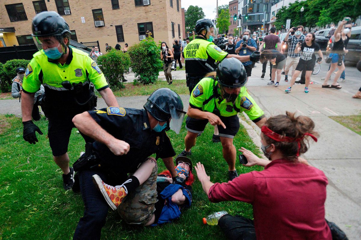 SteveRustad1's tweet photo. The violent police we're seeing in so many videos aren't protecting or serving ANYONE.
They're psychopaths with badges.
#FoxNewsisRacist #LadyGraham #WhenBidenTakesOver #VoteTrumpOut #AMJoy #IStillHaveHopeFor #BlackLivesMattters #IvankaTrump #attackanddethronegod Lowe https://t.co/N2ezExftlN