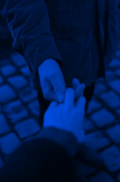 #จะบรรยายจูบแรกระหว่างฉันกับคนที่มารี

"หาอะไรทำแก้เบื่อยามดึกกันสักหน่อย ฉันเคารพทุกคนที่มาเล่นกับฉันเสมอไม่ต้องห่วง"