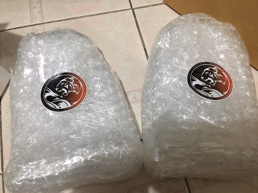 PS_OfficialTH's tweet photo. โล่ห์รางวัลบ้านคู่จิ้นแน่นแฟ้นปี 1 ได้ถูกจัดส่งให้น้องเพิร์ธกับน้องเซ้นต์เป็นที่เรียบร้อยแล้วนะคะ ☺️🖤❤️
#PerthSaintSation #TRIGON https://t.co/oHBi9qiodS