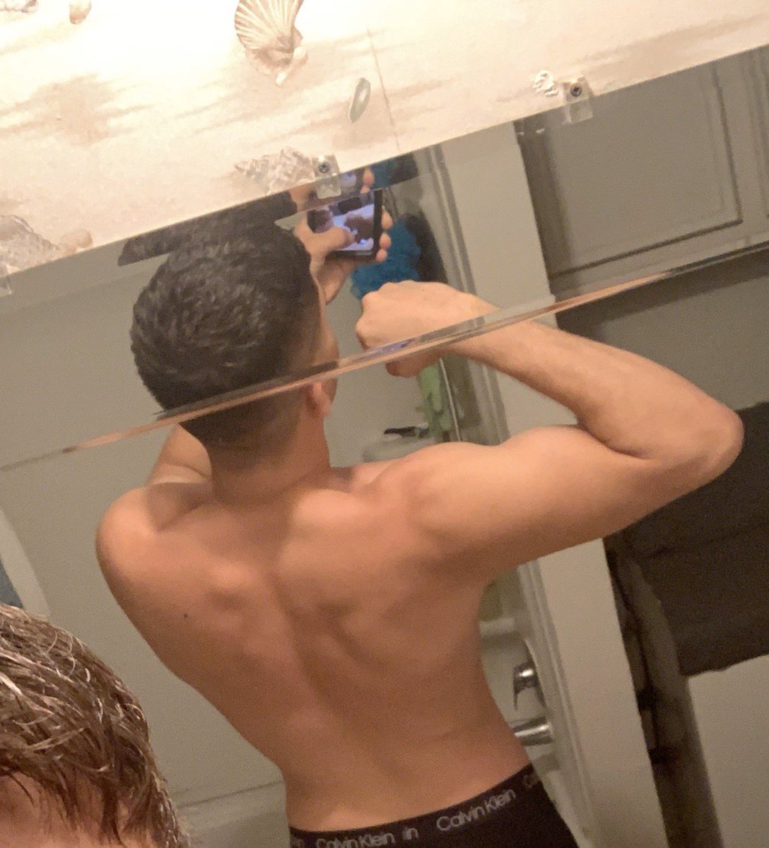 _odnarb's tweet photo. 😢, I really can’t bring myself into believing in my weight loss transformation, but pictures help tell a story. Shoutout to everyone that shows love and support throughout the journey. Hopefully this inspires others in knowing that anything is possible. Grind doesn’t stop! 💪💙 https://t.co/7dXzVgUh1T