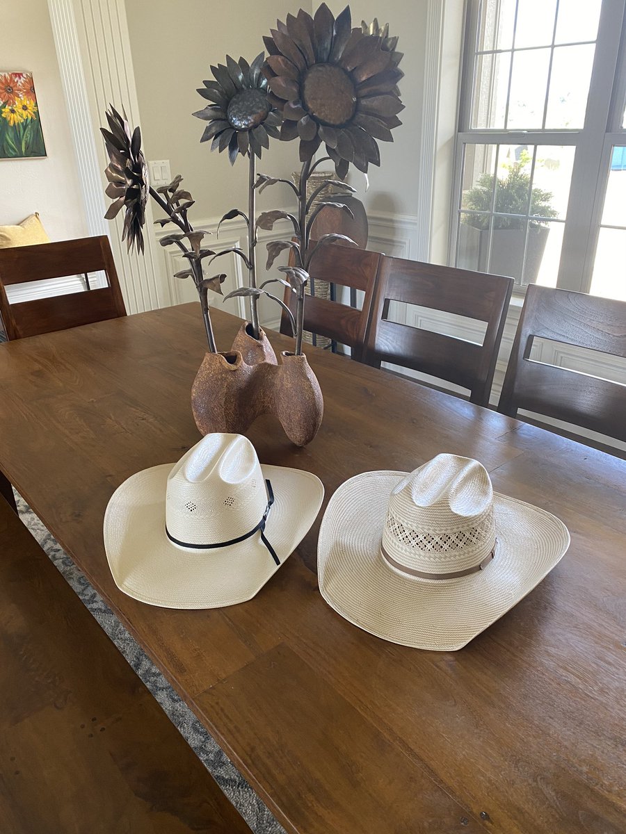 Scott_AndersonM's tweet photo. I love being back in Oregon....with some early Father’s Day hats!  I sure stood out at the Ft Lauderdale airport......all y’all never seen a hat before? Thanks Kelly and Matt :) https://t.co/5PzjnJ4Cb6