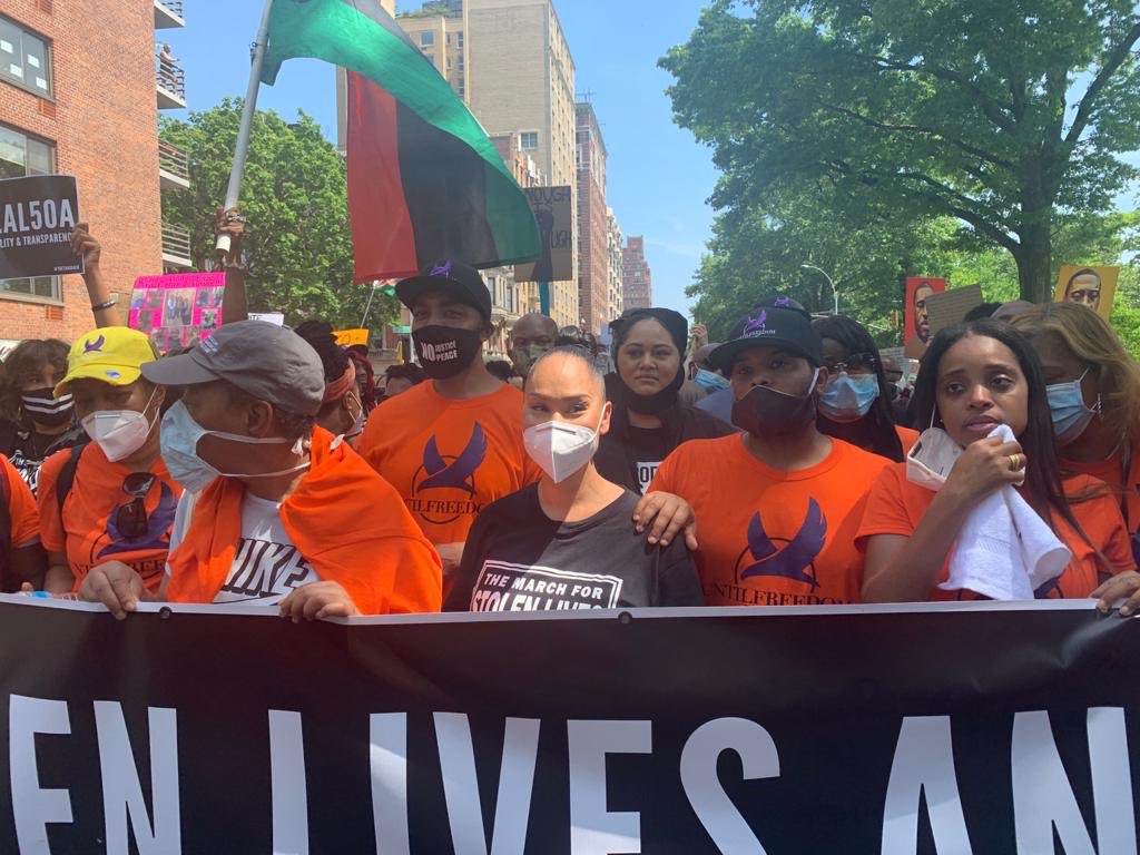 msladyjustice1's tweet photo. When we say #BlackLivesMatter, we mean no more stolen lives and no more looted dreams. Take action at https://t.co/bJNyilGJZH

#NoJusticeNoPeace #TheTakeBack #DefundThePolice #Repeal50A #EndBrokenWindows #FireCopsThatKill https://t.co/NyR9ZxXW1v