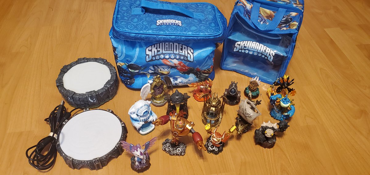 eastretrogamer's tweet photo. Saturday morning pickup today at the local thrift store. #sony #playstation #playstation2 #playstation2 #nintendo #nes #snes #virtualboy #n64 #wii #wiiu #switch #mario #mariokart #skylanders #skylandersgiants #skylanderstrapteam #skylanderscollection #skylandersswapforce https://t.co/DxXUrKEemL