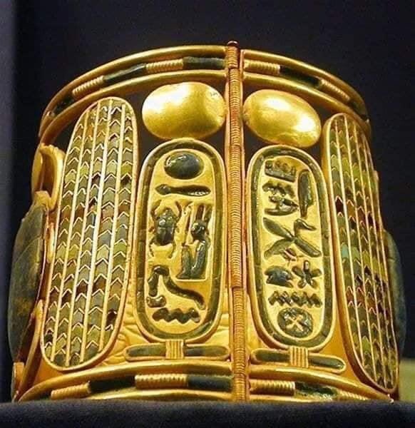 surimana16's tweet photo. Egyptian jewelry, simply exquisite! https://t.co/qklpkX8ZeU