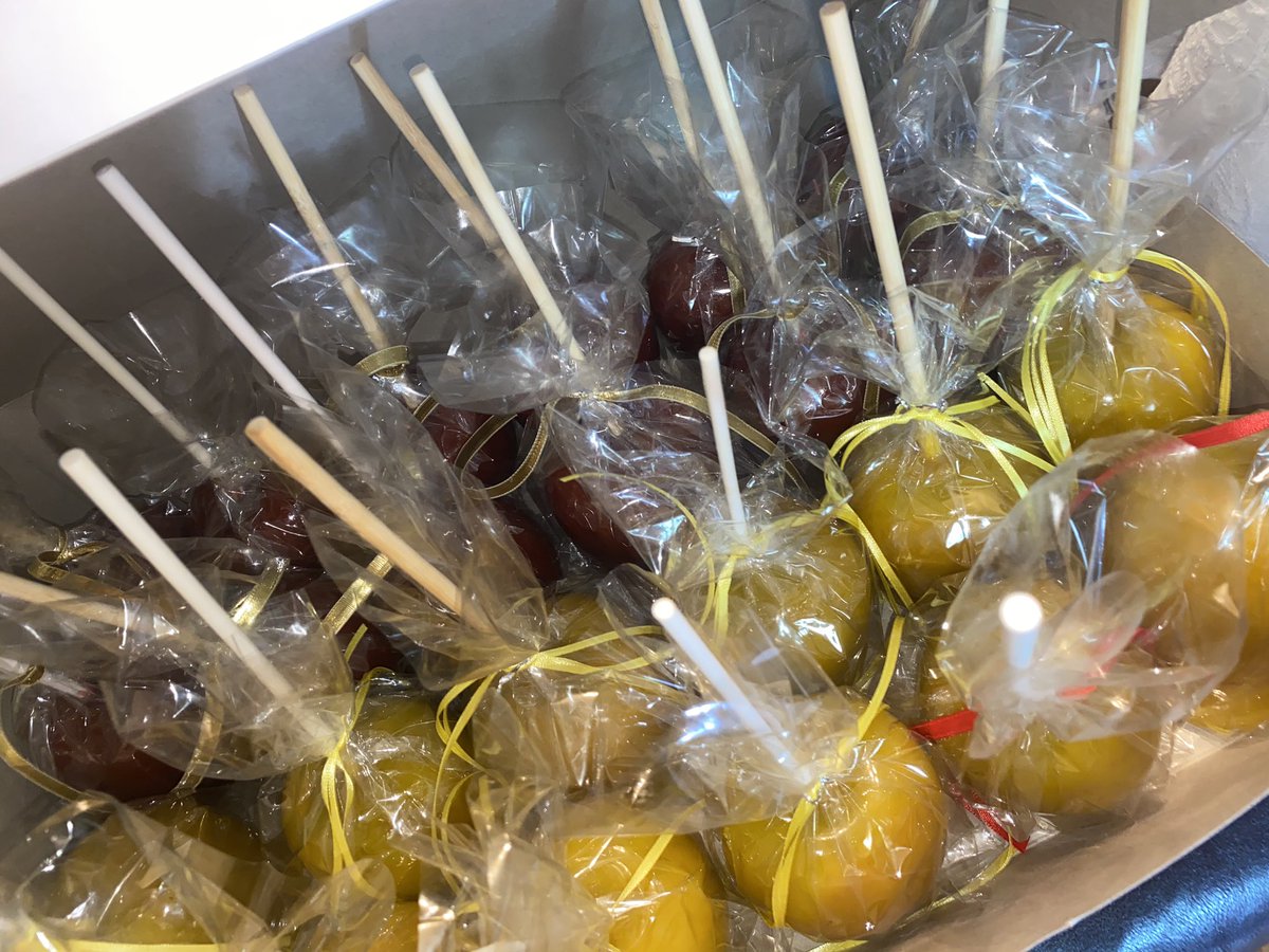 dejaluvtreats's tweet photo. Candy Apples #6dozen π https://t.co/C11ZELUBJl