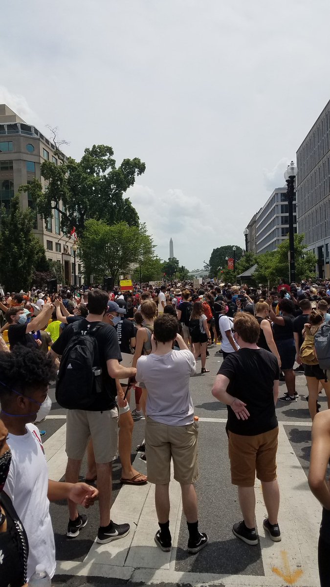 courtneyr's tweet photo. Thousands kneel on the streets in front of the @WhiteHouse, now renamed #BlackLivesMatterPlaza to demand justice and end to police brutality at #GeorgeFlyodprotest #WashingtonDCProtests followed by singing and chanting https://t.co/STsW5jlTOn