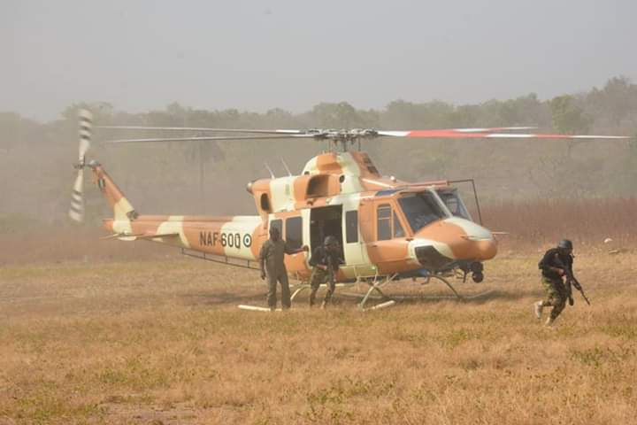 Armée Nigériane / Nigerian Armed Forces - Page 15 EZ2QPWhWAAEtaNN?format=png&name=large