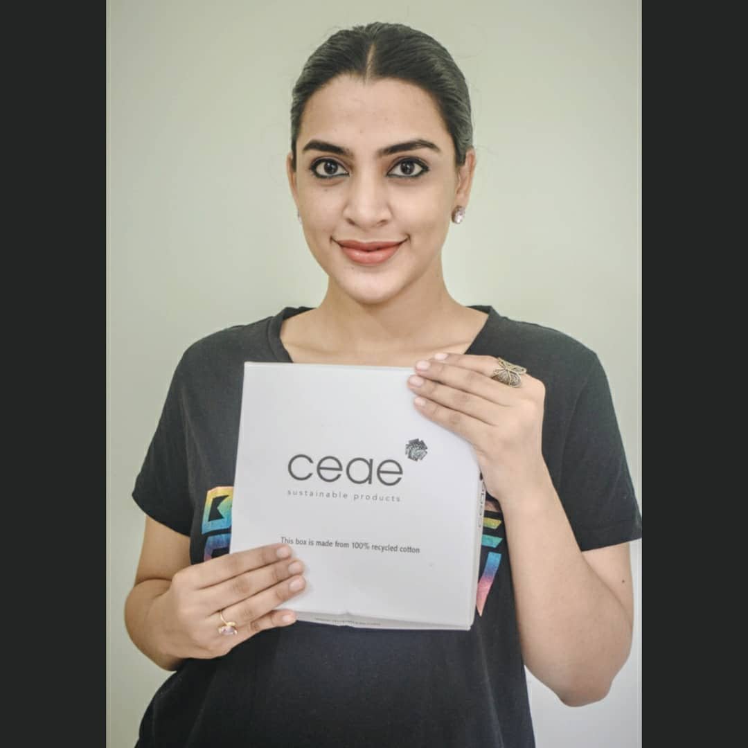 ceaeuk's tweet photo. #Repost Thanks to #VandithaManoharan for supporting our "CEAE Face Mask Awareness Campaign"♻️😷 
. . .
Thank you Ceae Face Mask for sending me this stylish mask ☺️. Pls wear ur mask while u go out !! 💯 Organic 3 ply mask 
https://t.co/NWNrFapoc5
@ceaeuk #protecteveryone https://t.co/xeAnfae6K5