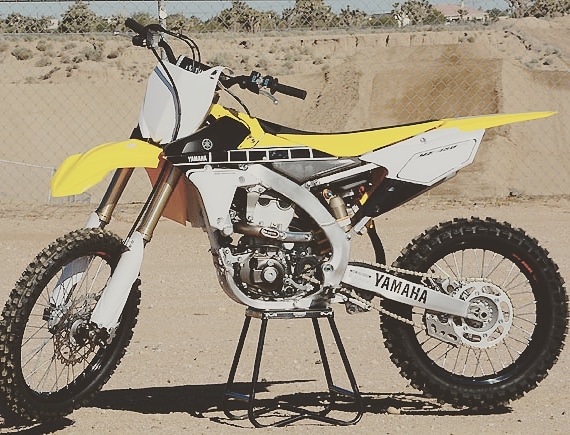 omega0_alpha's tweet photo. Tracking down the 60th Anniversary Yamaha yz450f. In Gods Time https://t.co/0lwwXQSX9T