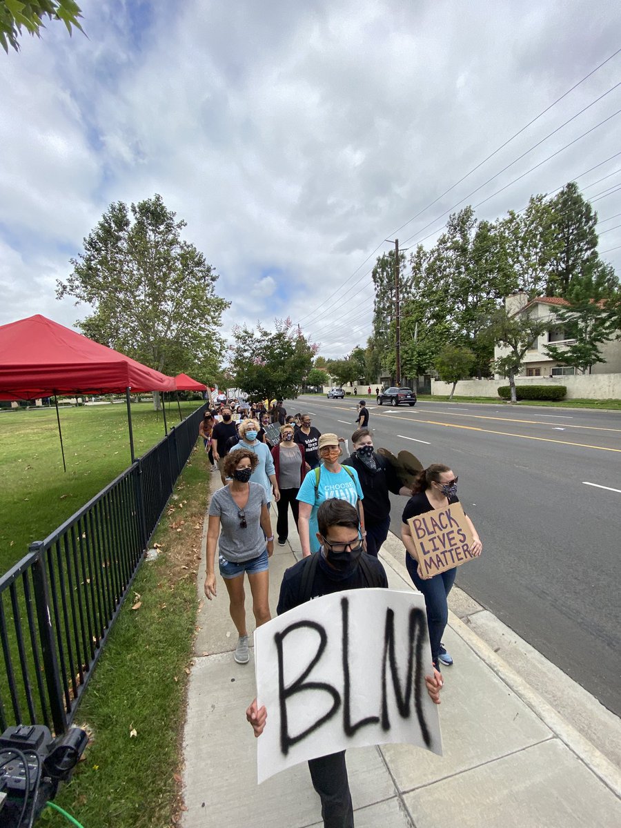 Simi Valley, CA. Huge protest in response to a local elected official and LAPD officer ⁦@dejudges⁩ sharing a meme suggesting using hoses to spray protestors with raw sewage. Walking to City Hall.