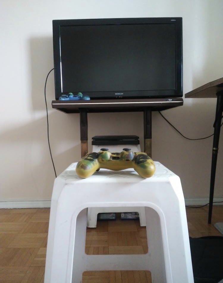 david_perez_8's tweet photo. Necesito una silla urgente! Tengo la espalda fatal!! 😭🤰🏼 #OrangeChallenge https://t.co/pkENdz5Yes