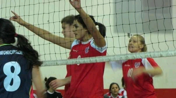 InstitutoACC's tweet photo. Macarena Delgado: “Mi amor por #Instituto comenzó de piba”.

Volvió al club de sus amores en busca de más Gloria: Maca jugó muchos años al vóley en el club y retornó por todos los recuerdos.

La entrevista: https://t.co/mwxYFJTkAW

#DeportistasDeInstituto 🇦🇹 https://t.co/BKz8bOQTr8