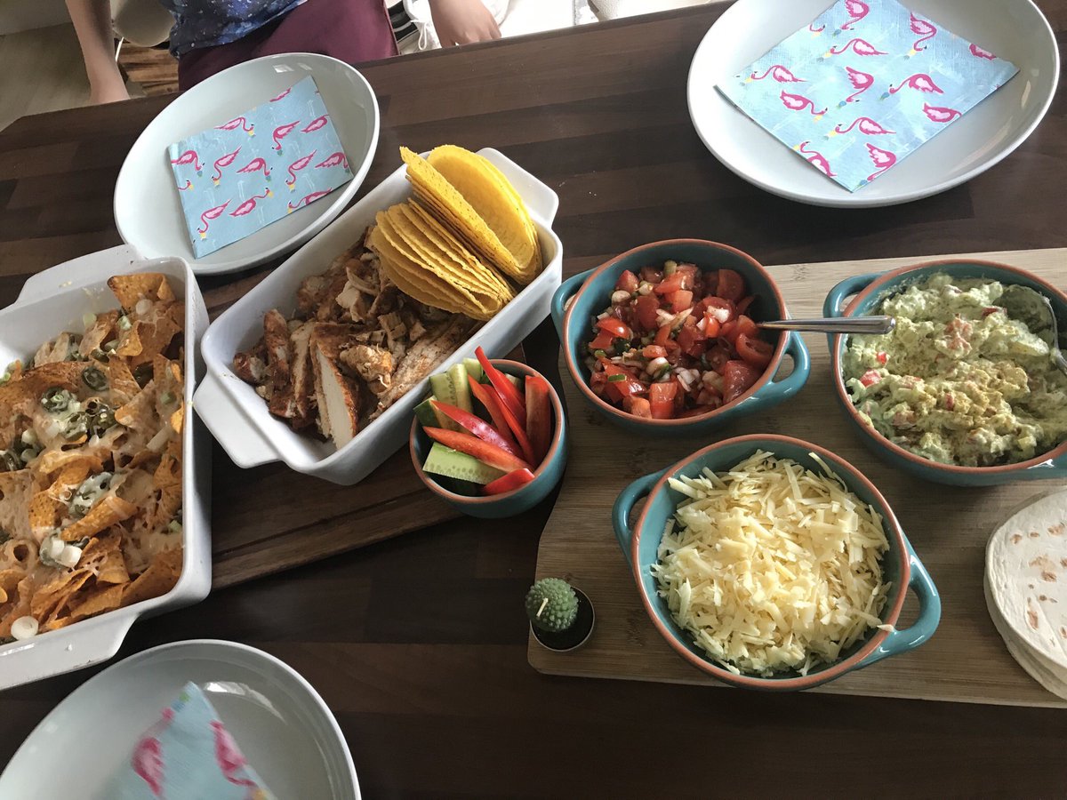 JulieCridland's tweet photo. #TacoTuesday has moved to Saturday this week. Homemade guacamole and salsa for those cheesy #chilliheatwave @Doritos 🌮🌶🥑🌮🌶🥑 What’s you #saturdaynight tea? https://t.co/GEFwk0L1Ua