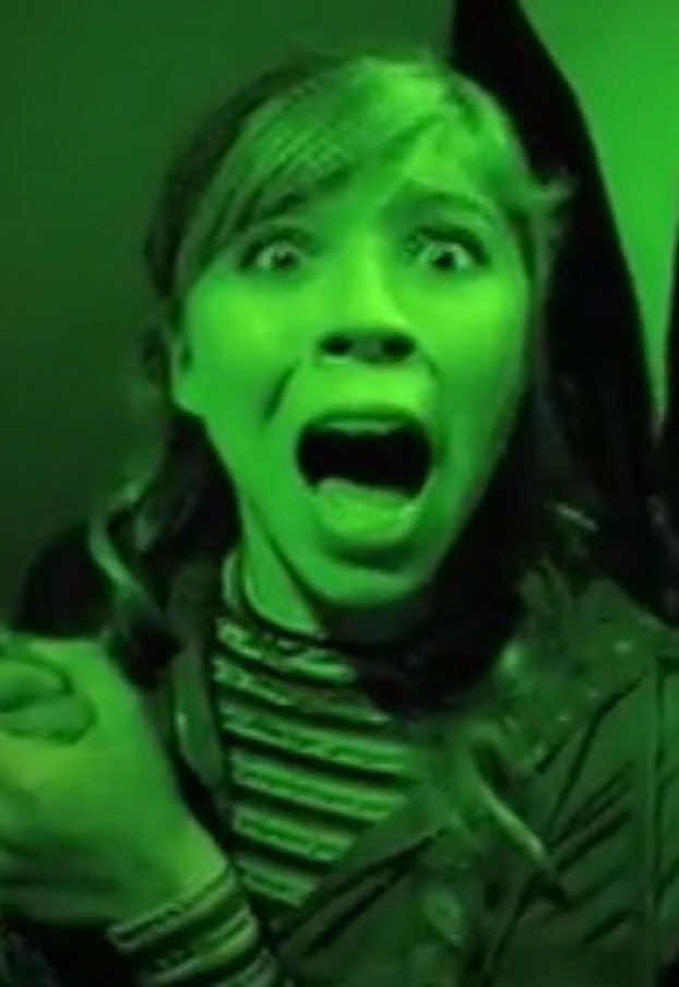 SamFromiCarly65's tweet photo. me when i’m green vs me when i’m not green https://t.co/6siIINHTrZ