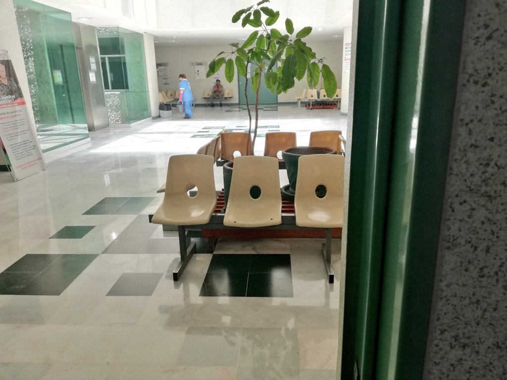 Antonio07889033's tweet photo. Hoy vine al hospital a una revisión y no saben lo que me termino revisando el doctor!!! Denle 🔃  y ❤️ y subo lo que grabe. https://t.co/sH2yhkVJbo
