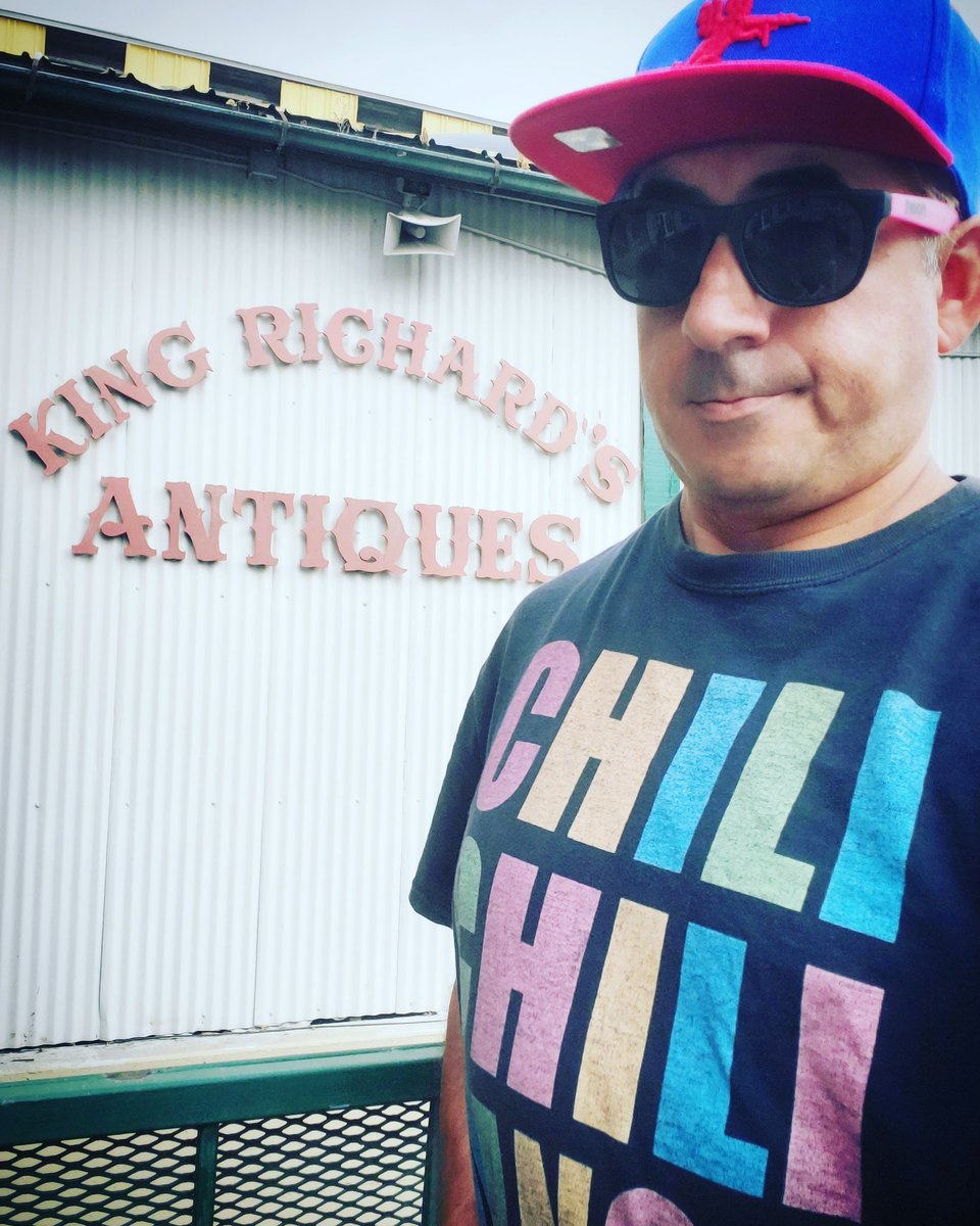 ImJasonYbarra's tweet photo. #WordToYourMother till 4pm today
@kingrichards
#KingRichardsAntiques
#IceCream #IceCreamTruck #DisneyDesserts #Disneyland #Chamango #Mangonada #DoleWhip #Vegan #GlutenFree #Birthday #DrivebyBirthday #DriveByGraduation #drivebyparty #employeeappreciation #setlife #ChiliChiliMango https://t.co/76cavIu3jJ