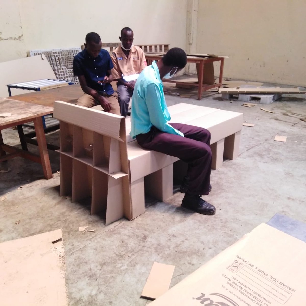 RobertAlai's tweet photo. Kisumu based Kibos Sugar has made carton beds which they will be donating to hospitals in the region soon. 

I suggest that they give the first donation to Siaya County as CSR. 

These beds are very good for hospitals and are really cost effective https://t.co/MbviGV6Gsr