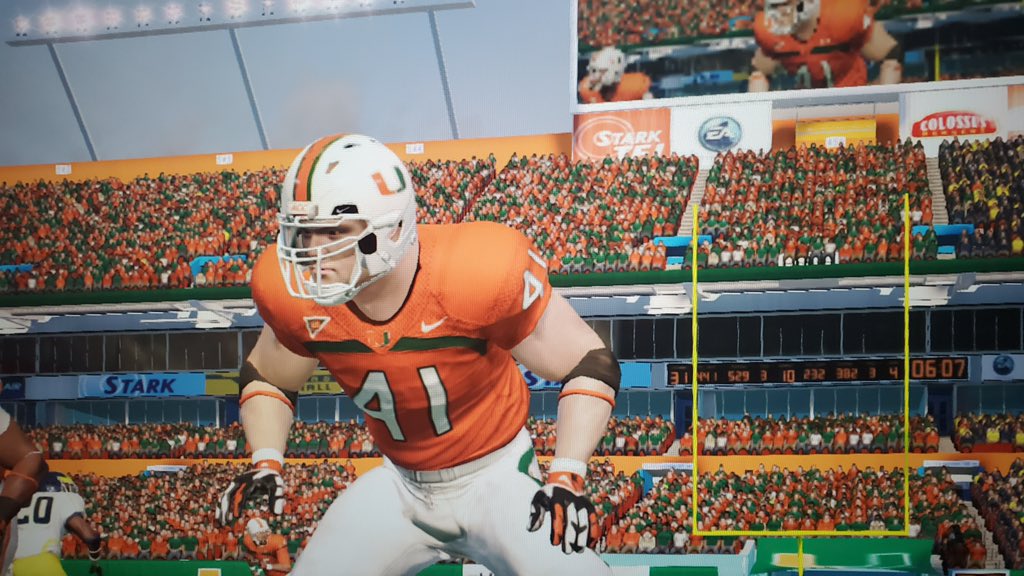 Dw2b28C's tweet photo. I am beyond blessed to be part of this league. The negativity and hate sickens me. We need to come together and focus on spreading love. I’ll trash talk with the best of them but at the end of the day each and every player in the CFSL is family. #spreadlovenothate John 3:16 https://t.co/sOI4AvJkLg