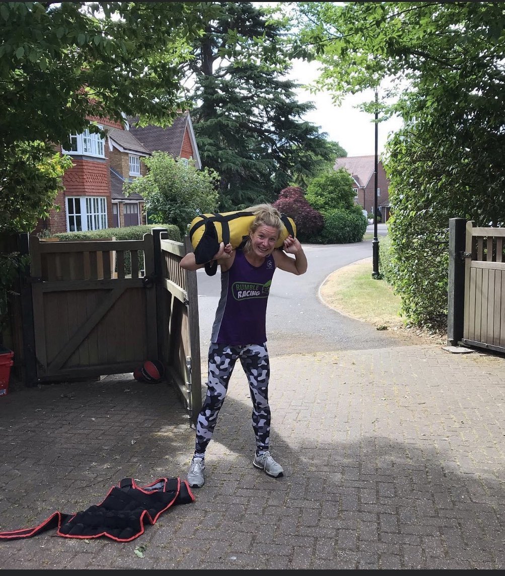 Another killer session with <a href="/Loustar7/">Louise ferriman</a>   such an amazing morning pushing me to my limits once again, weighted vest defo slowed me down!!!! time to sleep after that 🛏🛏 #crazy #earlymorning #trainhard