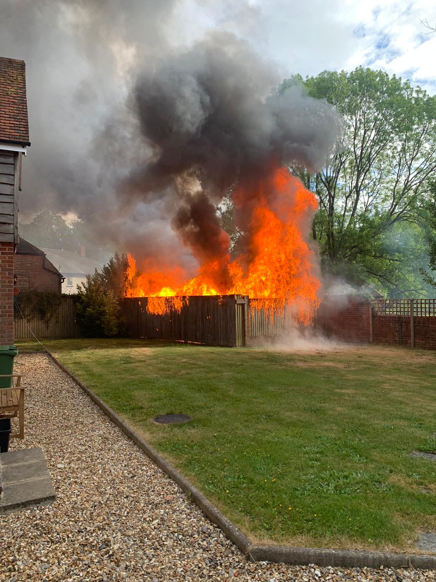 BurleyFire52's tweet image. If anyone is thinking of having a bonfire,  simple answer is DON'T. crews from @BurleyFire52 @RingwoodFire @NewMilton51 @Eastleigh32 and @DWFRSXchurch  attended late this afternoon in Burley,  old stable block and  garage, fencing,  and neighbouring property all damaged by fire.