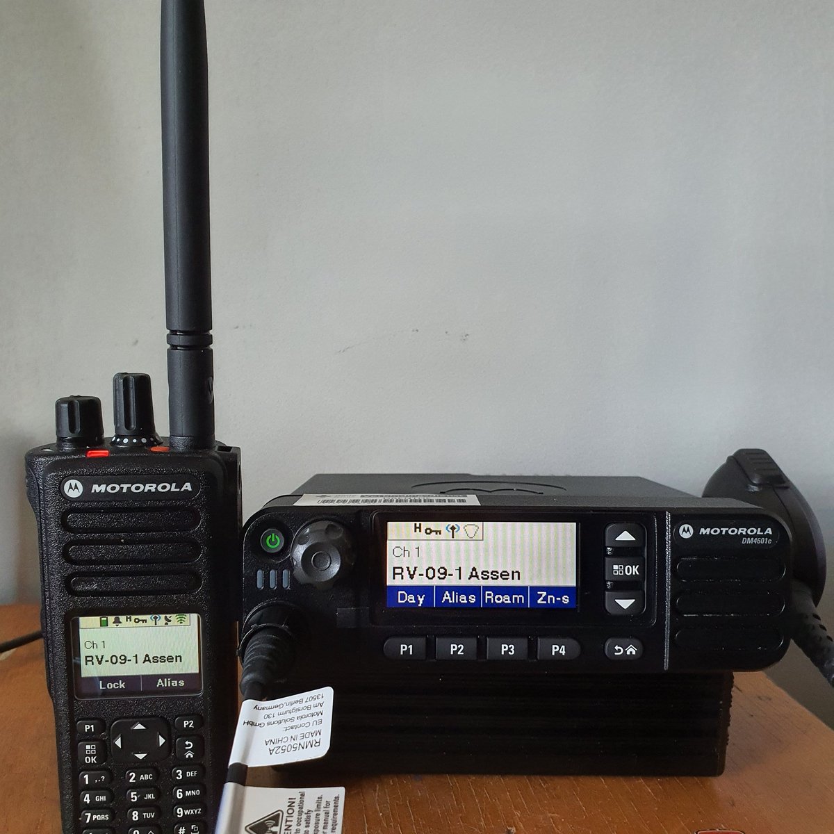 vbddrenthe's tweet photo. Het nieuwe digitale DMR materiaal hebben we binnen, magazijn heringericht, mobilofoons ingebouwd in kistjes, Radiomanager ingericht en de codepluggen klaar. https://t.co/Ry7OTjycPF