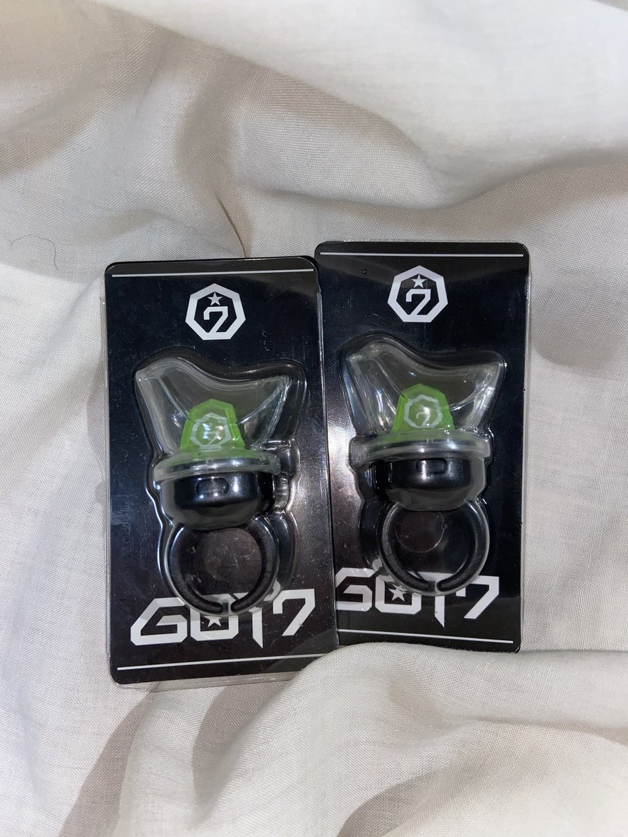 GOT7GoodsDolls's tweet photo. #GGDselling GOT7 Japan Official Ahgaring, Ahgabong Ring Light Lightstick
Only 2 pieces available, currently one on reserve
Please DM if interested 😊 Worldwide shipping is available
#GOT7 #JB #Mark #Jackson #Jinyoung #Youngjae #Bambam #Yugyeom #Ahgabong https://t.co/mtc33Nk4qe
