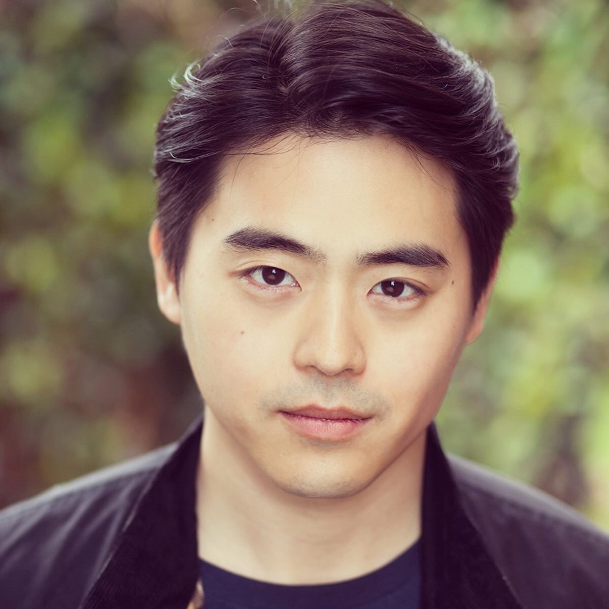 Next up, meet Jun Park 🤗
.
.
Jun likes watering his plant named  ‘Forest’ and listening to Eluvium 🌱 🎶 
.
.
.
Jun is played by the superb <a href="/JunHwang7/">Jun Hwang</a> 🎭 
#IvoryRise