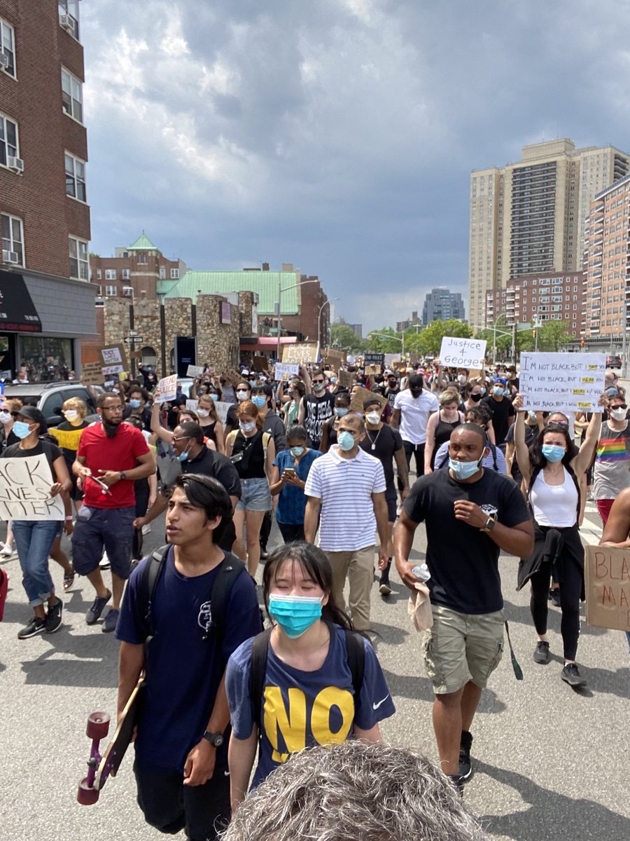 damonhemmerding's tweet photo. #NYCPROTESTS #queensprotests Queens Blvd in Forest Hills https://t.co/3ZsuwoiRkd