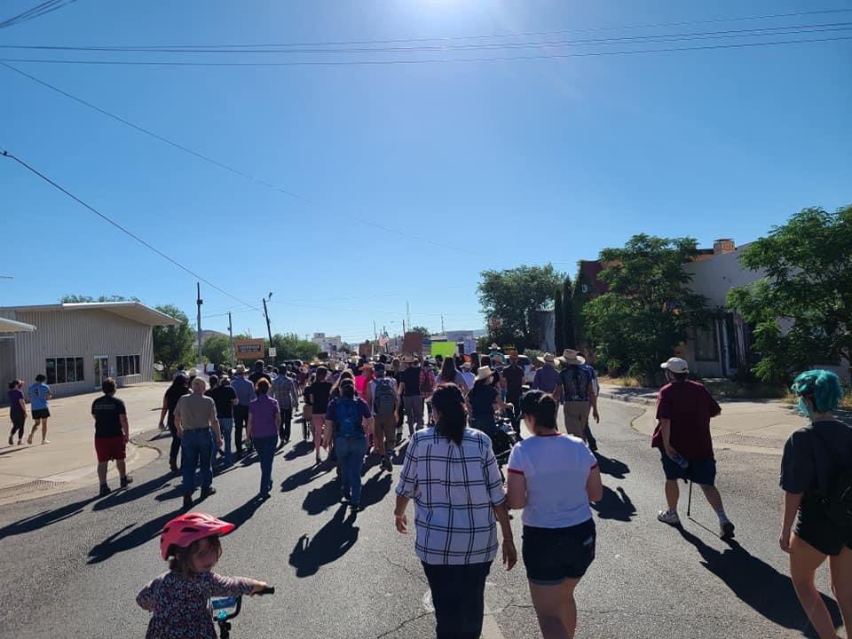thelocaldialect's tweet photo. Around 500 people came for the Black Lives Matter rally following a march through the streets in Alpine, TX, (pop. ~6000). We are working hard here to show that Black Lives Matter in rural West Texas. #blm #texasprotest #BlackLivesMatter https://t.co/bx2fwrrhbH