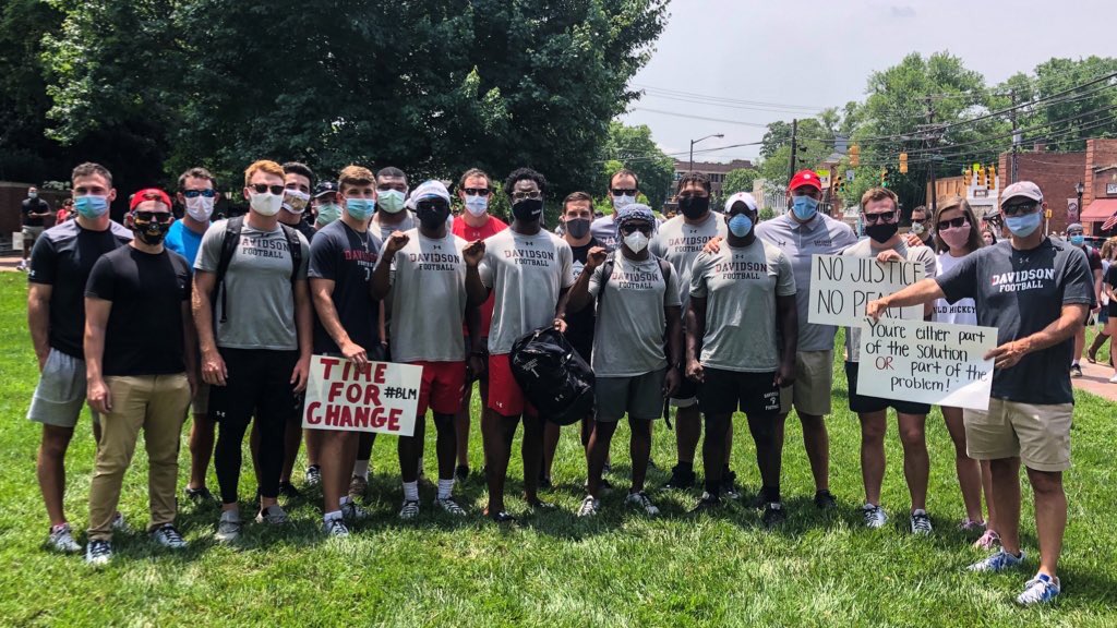 DavidsonFB's tweet image. Great turn out by the Davidson community today as #WE marched through town❗️Be a part of the solution❗️

Black Lives Matter❗️#BLM