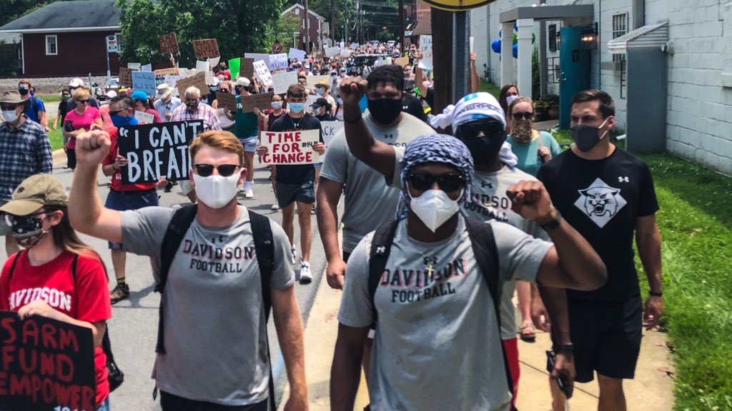 DavidsonFB's tweet image. Great turn out by the Davidson community today as #WE marched through town❗️Be a part of the solution❗️

Black Lives Matter❗️#BLM