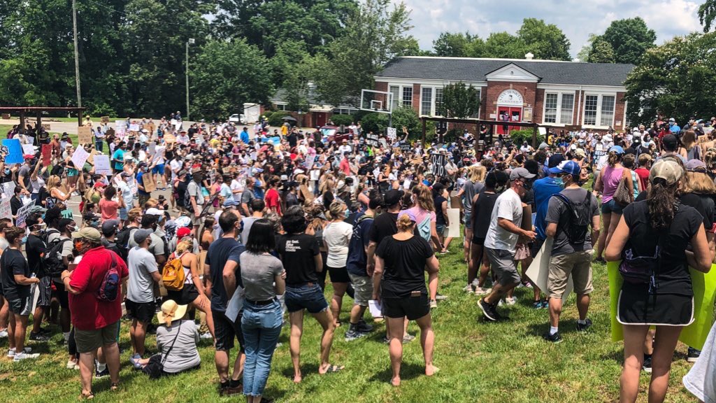 DavidsonFB's tweet image. Great turn out by the Davidson community today as #WE marched through town❗️Be a part of the solution❗️

Black Lives Matter❗️#BLM