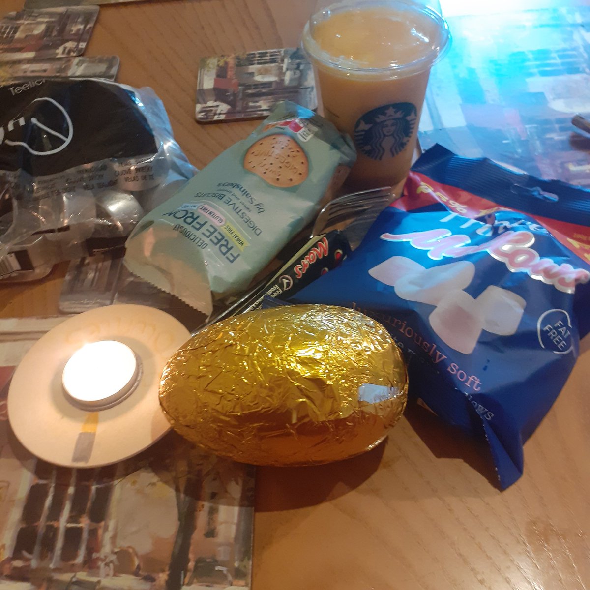 mhairic88's tweet photo. East renfrewshire girlguiding are doing camp at home this weekend or #hamelsaeme have done a virtual campfire now it is time for pudding and s'mores. #girlguiding #ggscotland #girlguidingeastren #campfire https://t.co/QFa7gxcPrO