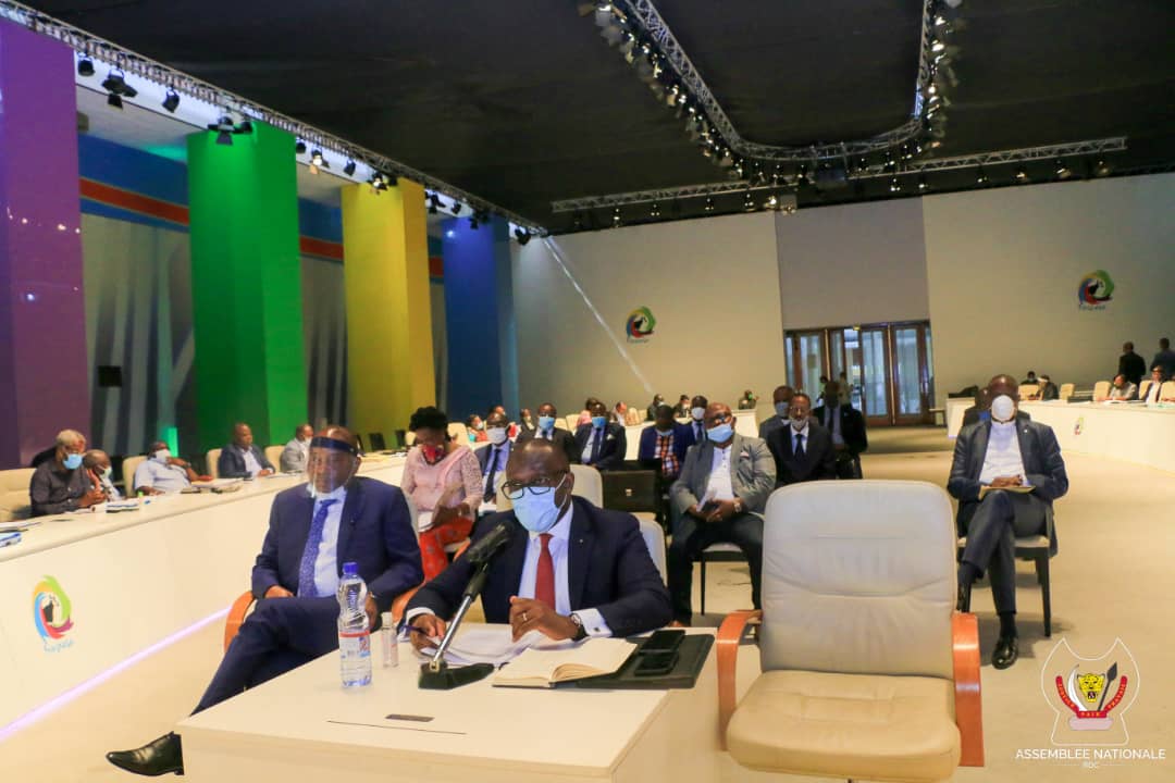 #AN ( Ecofin) nous avons exposé sur les difficultés que nous rencontrons dans la mobilisatoon des recettes", a souligné le ministre José Sele qui a rassuré s'étre mis d'accord avec l'Ecofin sur toutes les préoccupations soulevées par les députés.
VTR de José Sele