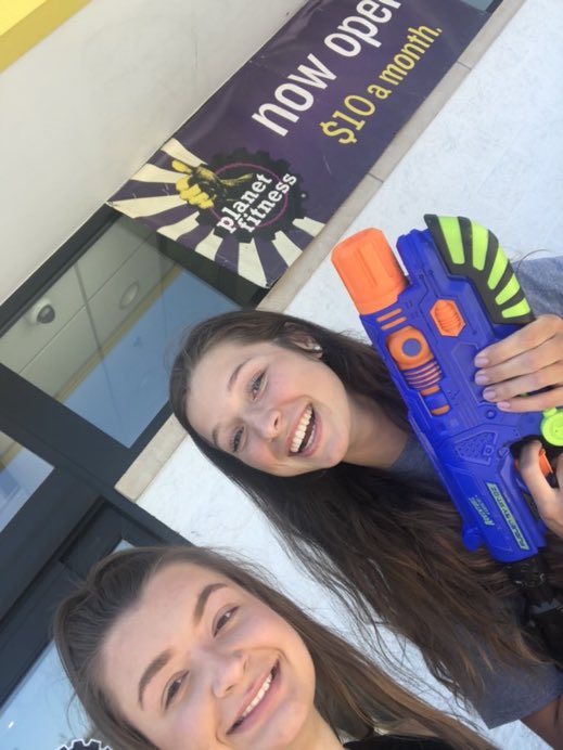 Fhs2020S's tweet photo. Brooke Benson eliminates Riley Shorter in the 4th round! https://t.co/rys1Q4v9dN