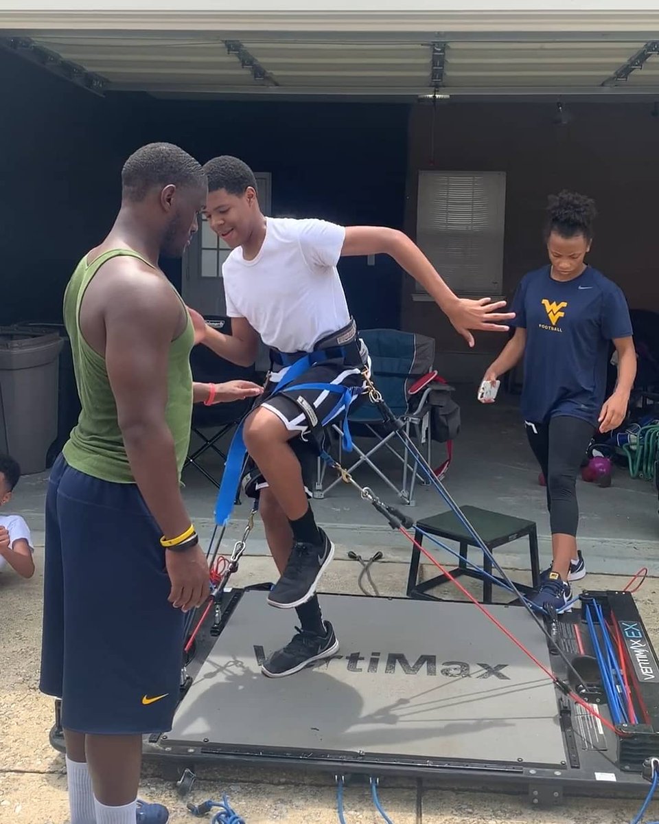 CharlesCtyElite's tweet photo. Good work today Eric!!
#EricWedge🏀
#CharlesCountyEliteProduct💙💛 https://t.co/Ouhj0Fglbs