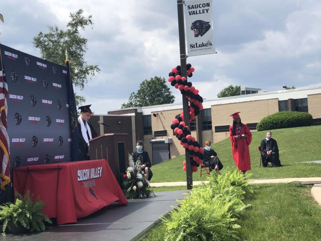 Doc_Kristine's tweet photo. Congratulations Saucon Valley Class of 2020! 🎓 Go do great things!! https://t.co/VtqOs2x5z2